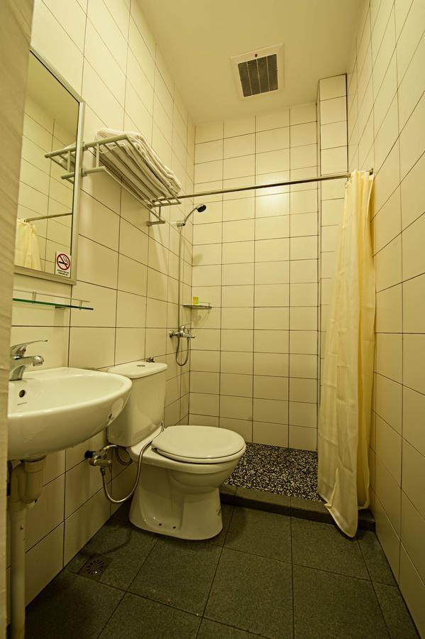 Seven Hotel Putatan Экстерьер фото