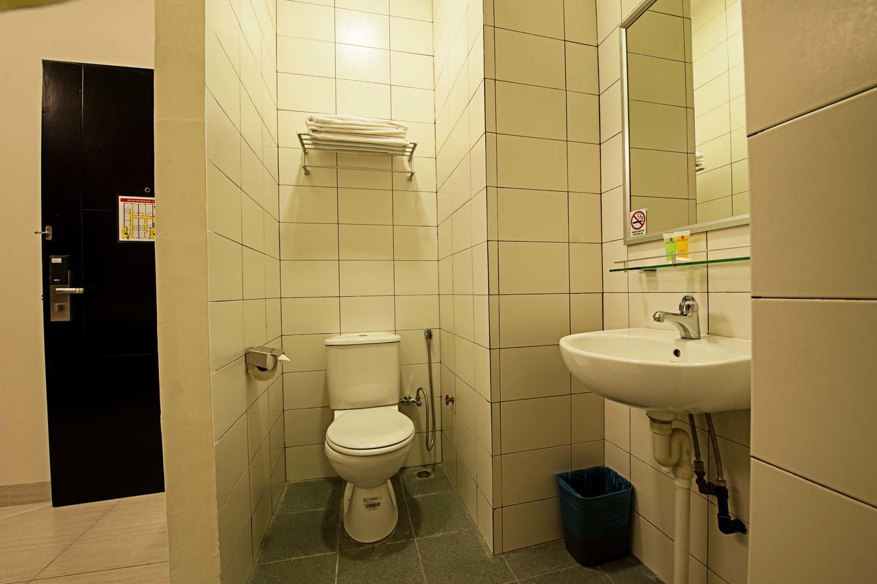 Seven Hotel Putatan Экстерьер фото
